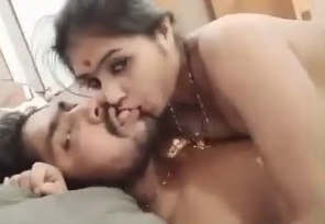Horny Indian Cpl Romance and blowjob