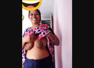 Desi Bhabhi Showing Her Boobs To Lover On VC