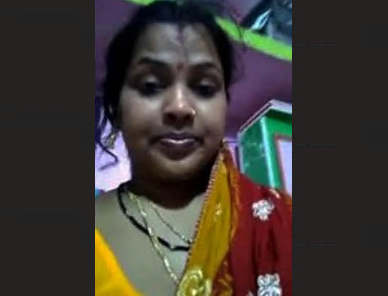 Desi Hot Bhabhi Masturbate and Bath Video
