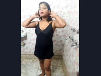 Sexy Indian College Girl Bathing