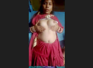 Desi Bhabhi boob showing vdo