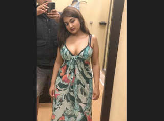 Sexy Punjabi Girl Shows Boobs
