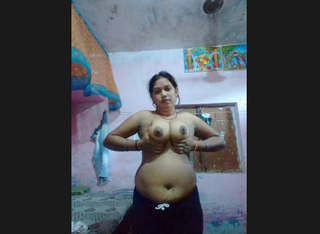 Sexy Bhabhi Shows Nude Body Part 1