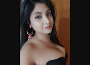 Beautiful Sexy Indian Girl Showing