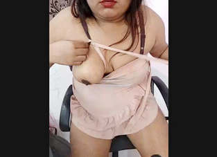 Indian Sexy Fat Bhabhi Showing Her Big Boobs