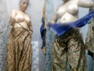Super chubby Indian girl big boobs show