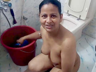 Indian hot house wife shower filmed
