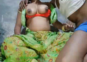 village bhabhi in saree enjoyed by hubby bro while she cooks