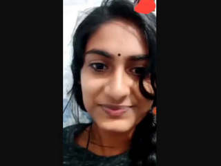 Cute Maalu babe showing