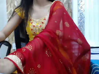 Hot Desi Girl in Salwar blouse showing her boobs