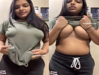 Beautiful Desi Chubby girl pulling her nipples Nude